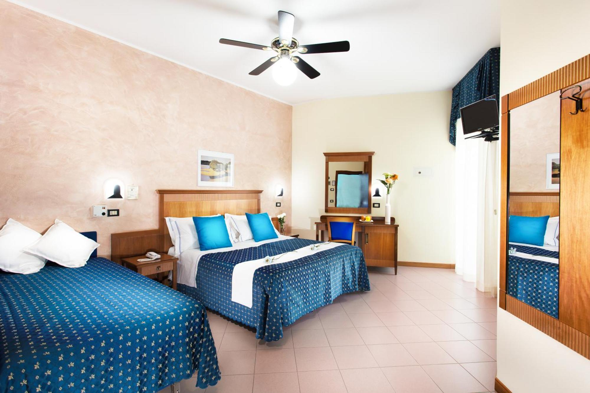 Hotel Verona Cesenatico Rum bild